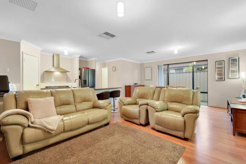 4 Terracina Parkway, PIARA WATERS, WA 6112 AUS