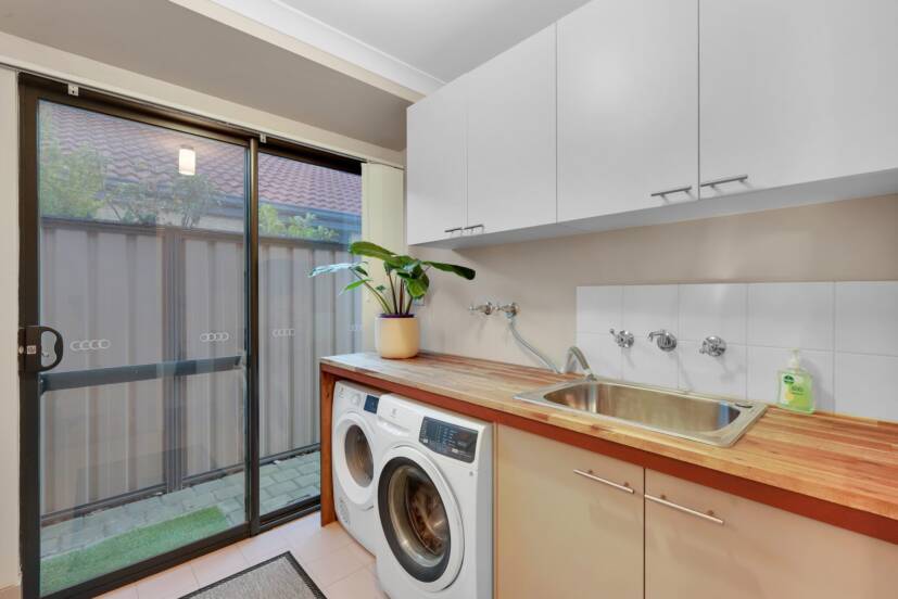4 Terracina Parkway, PIARA WATERS, WA 6112 AUS