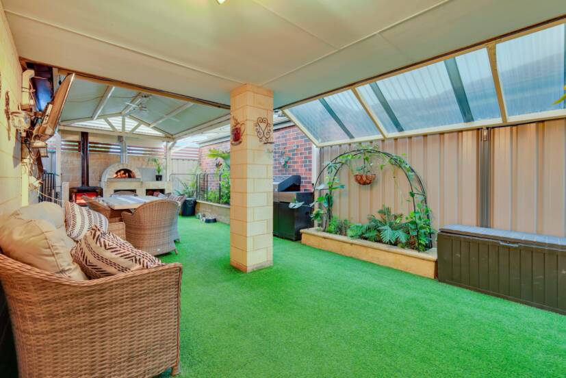 4 Terracina Parkway, PIARA WATERS, WA 6112 AUS