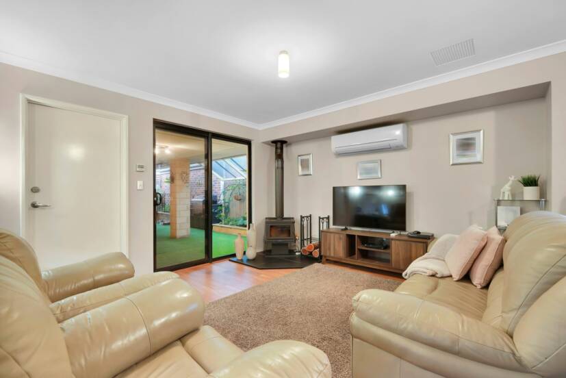 4 Terracina Parkway, PIARA WATERS, WA 6112 AUS