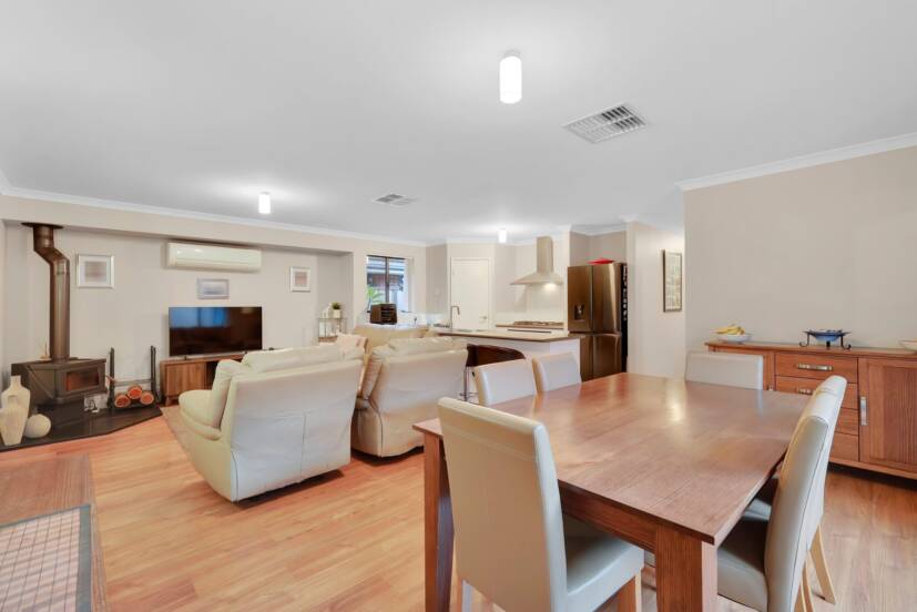 4 Terracina Parkway, PIARA WATERS, WA 6112 AUS