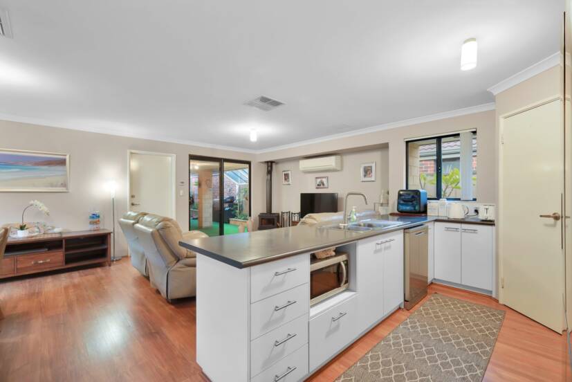 4 Terracina Parkway, PIARA WATERS, WA 6112 AUS