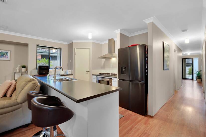 4 Terracina Parkway, PIARA WATERS, WA 6112 AUS