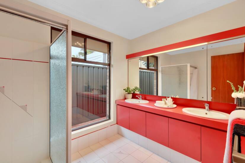 13 Bowman Court, KARDINYA, WA 6163 AUS