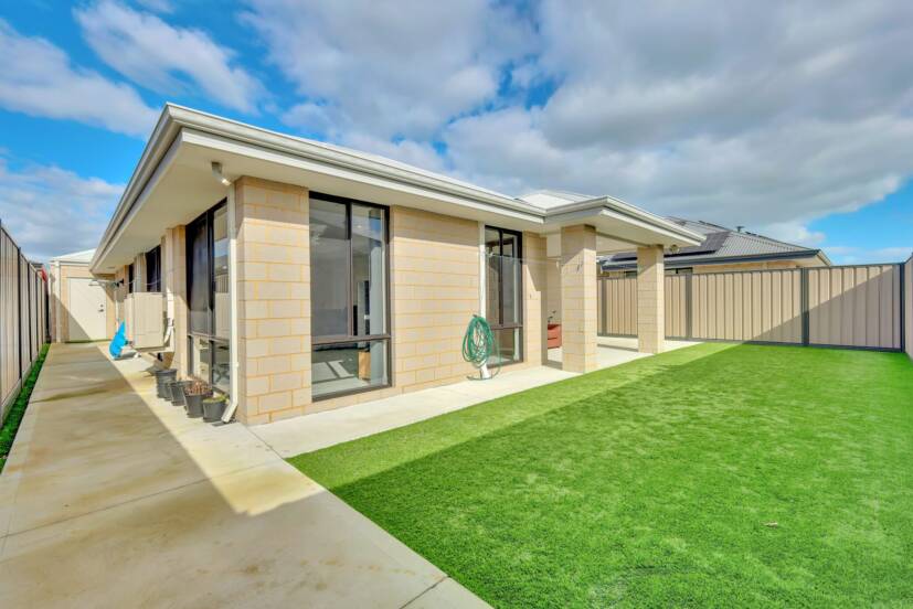 16 Kilkarn Way, SOUTHERN RIVER, WA 6110 AUS
