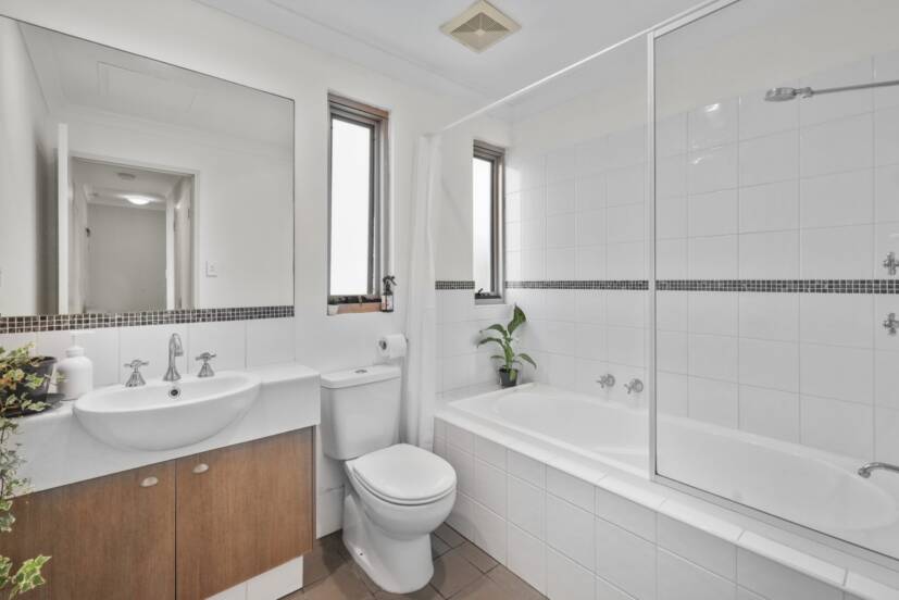1/1 Ibera Way, SUCCESS, WA 6164 AUS
