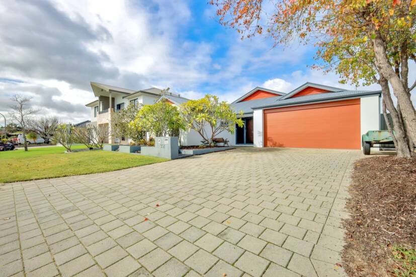 32 Whittaker Turn, PIARA WATERS, WA 6112 AUS