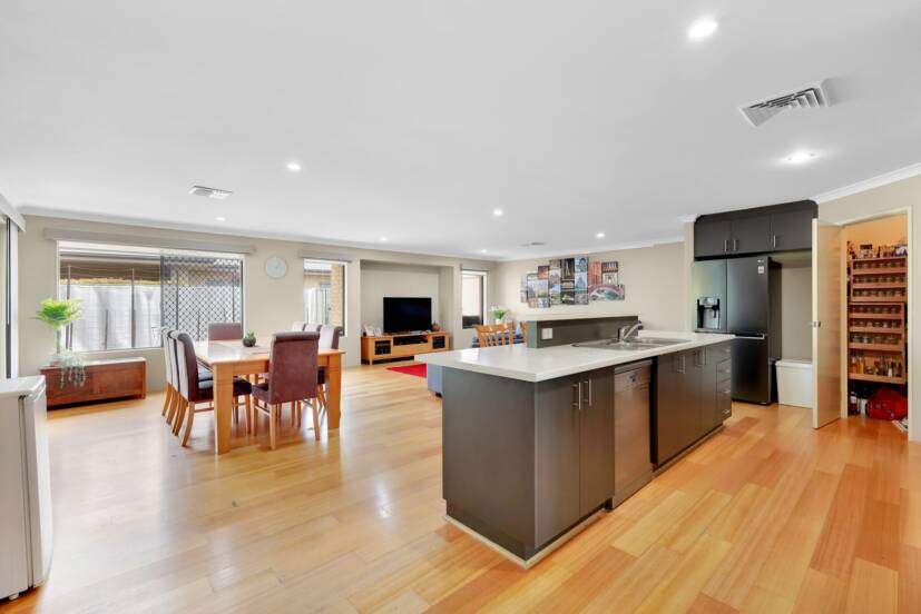 32 Whittaker Turn, PIARA WATERS, WA 6112 AUS