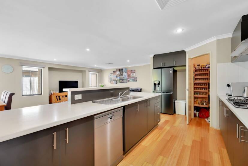 32 Whittaker Turn, PIARA WATERS, WA 6112 AUS