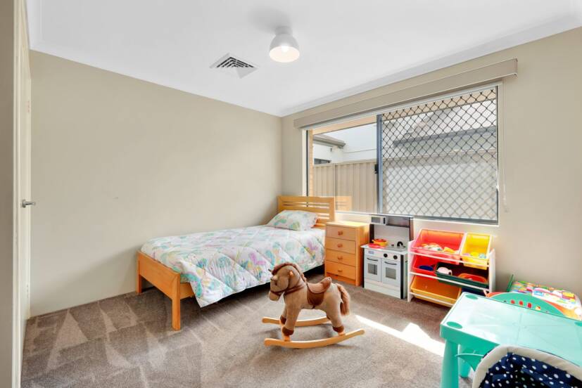 32 Whittaker Turn, PIARA WATERS, WA 6112 AUS