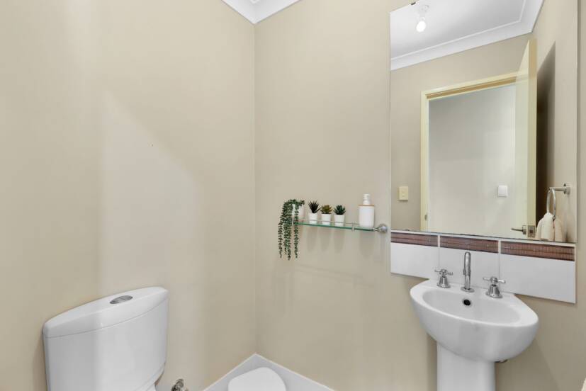 32 Whittaker Turn, PIARA WATERS, WA 6112 AUS