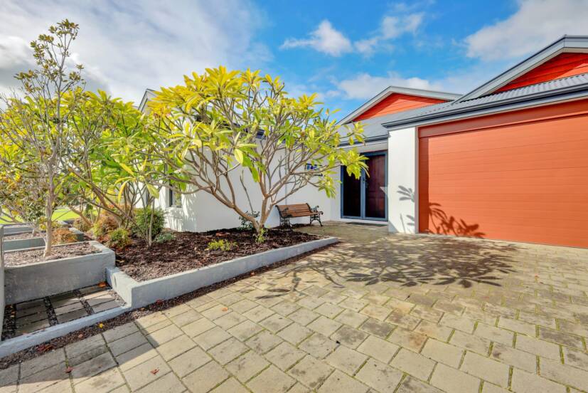 32 Whittaker Turn, PIARA WATERS, WA 6112 AUS