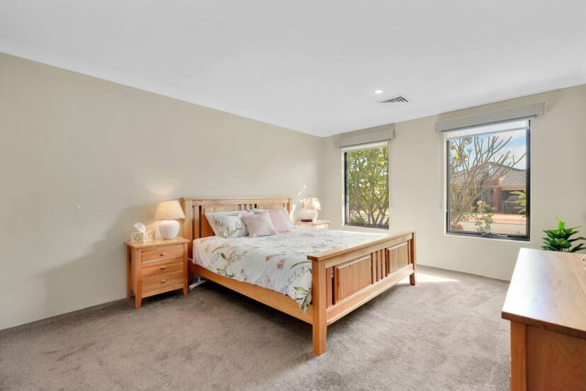 32 Whittaker Turn, PIARA WATERS, WA 6112 AUS