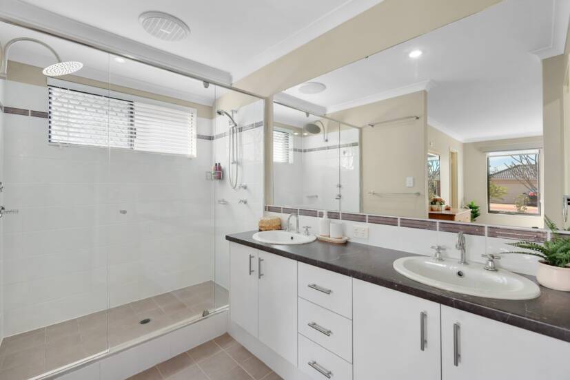 32 Whittaker Turn, PIARA WATERS, WA 6112 AUS