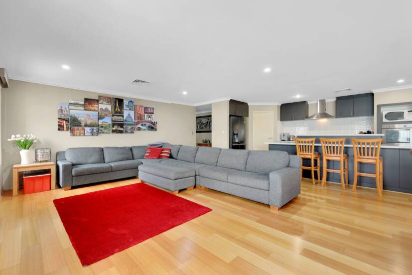 32 Whittaker Turn, PIARA WATERS, WA 6112 AUS