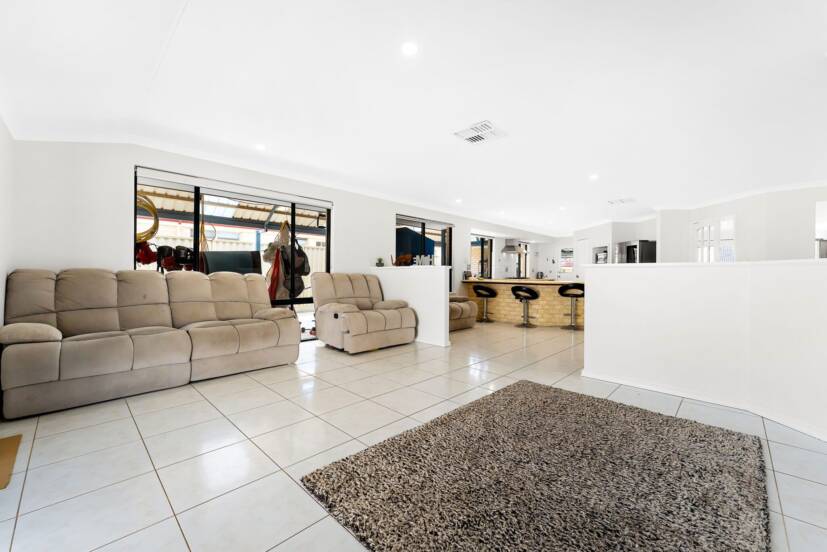 15 Potter Street, HUNTINGDALE, WA 6110 AUS