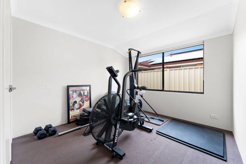 15 Potter Street, HUNTINGDALE, WA 6110 AUS