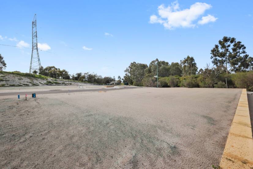 8 Hovea Way, PIARA WATERS, WA 6112 AUS