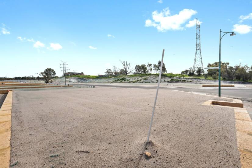 8 Hovea Way, PIARA WATERS, WA 6112 AUS