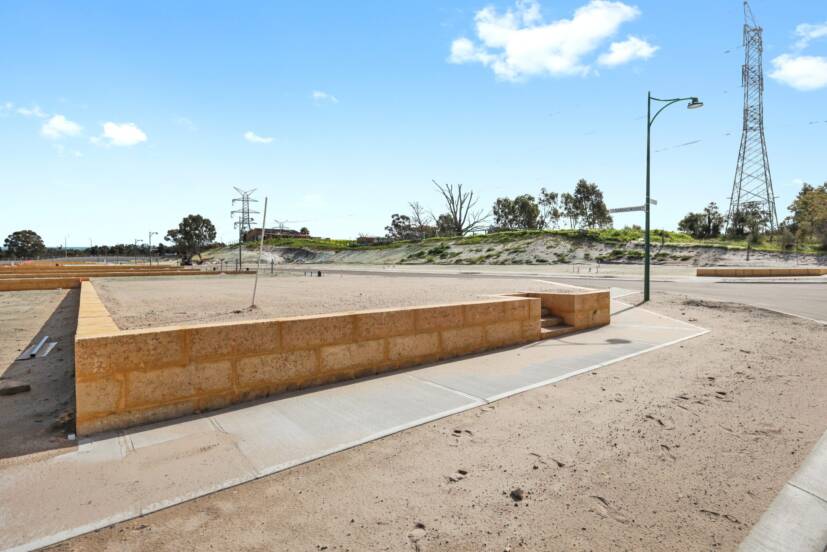 8 Hovea Way, PIARA WATERS, WA 6112 AUS