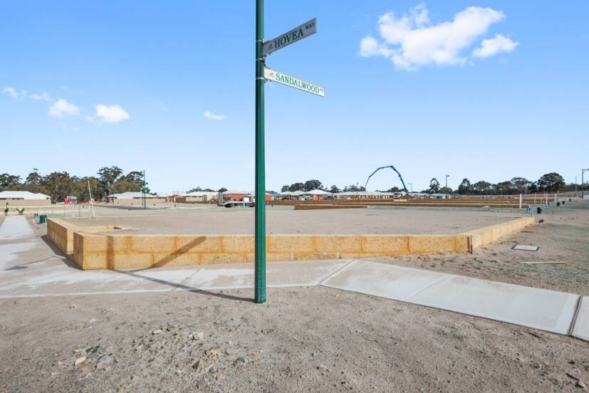 8 Hovea Way, PIARA WATERS, WA 6112 AUS