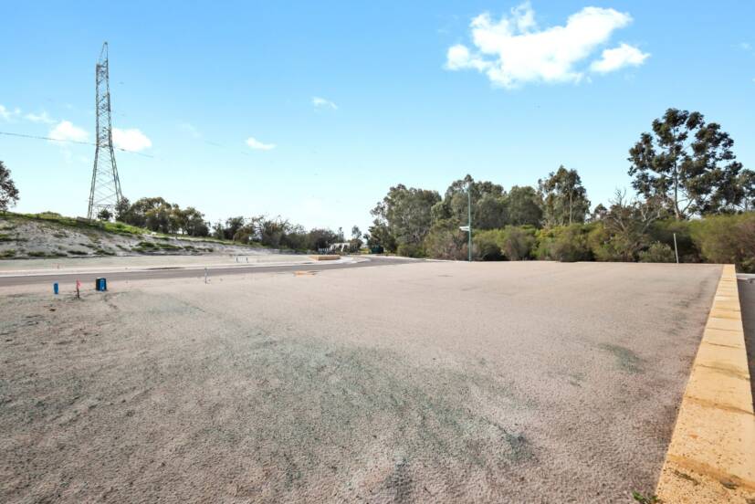 8 Hovea Way, PIARA WATERS, WA 6112 AUS