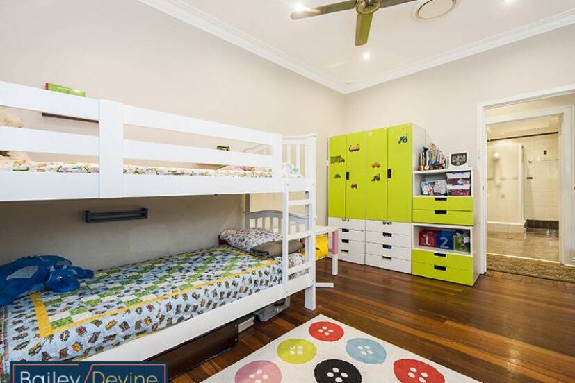 33 Ovens Road, THORNLIE, WA 6108 AUS