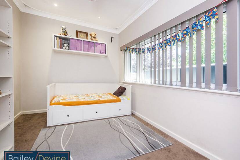 33 Ovens Road, THORNLIE, WA 6108 AUS