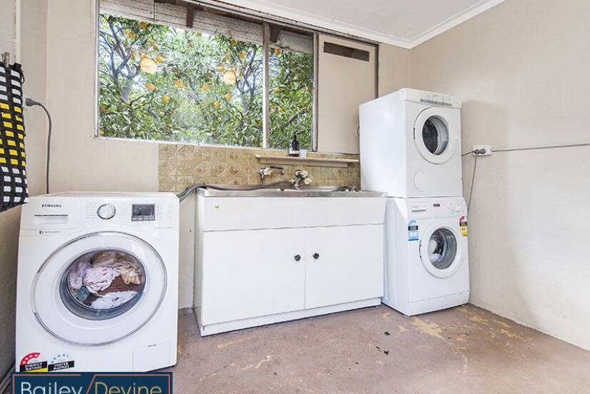 33 Ovens Road, THORNLIE, WA 6108 AUS