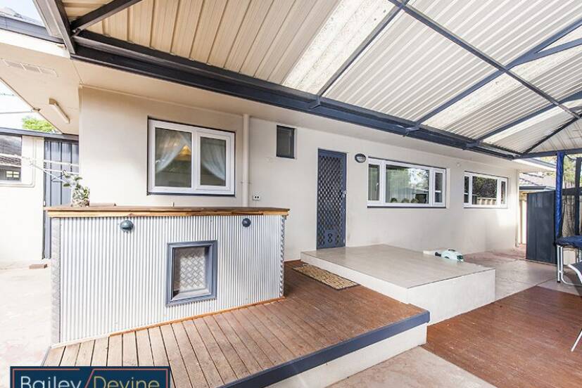 33 Ovens Road, THORNLIE, WA 6108 AUS