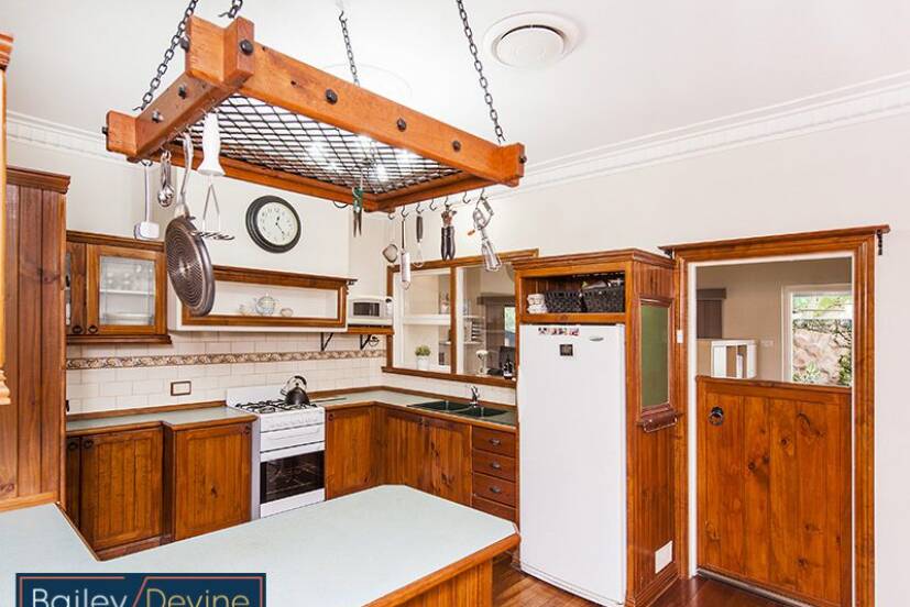 33 Ovens Road, THORNLIE, WA 6108 AUS