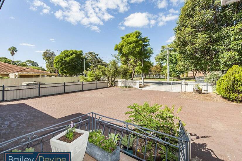 33 Ovens Road, THORNLIE, WA 6108 AUS
