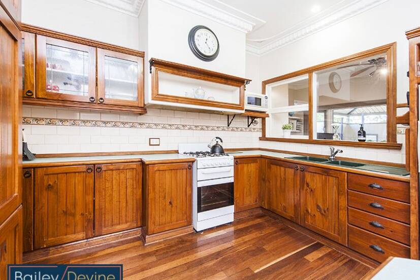 33 Ovens Road, THORNLIE, WA 6108 AUS