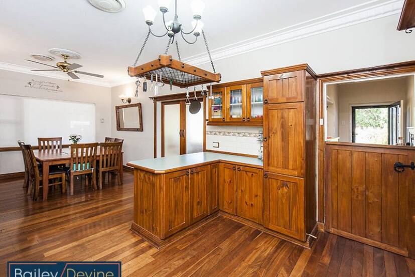 33 Ovens Road, THORNLIE, WA 6108 AUS
