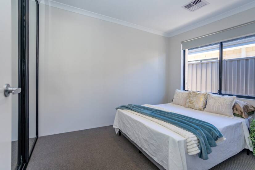 17 Noriker Way, FORRESTDALE, WA 6112 AUS