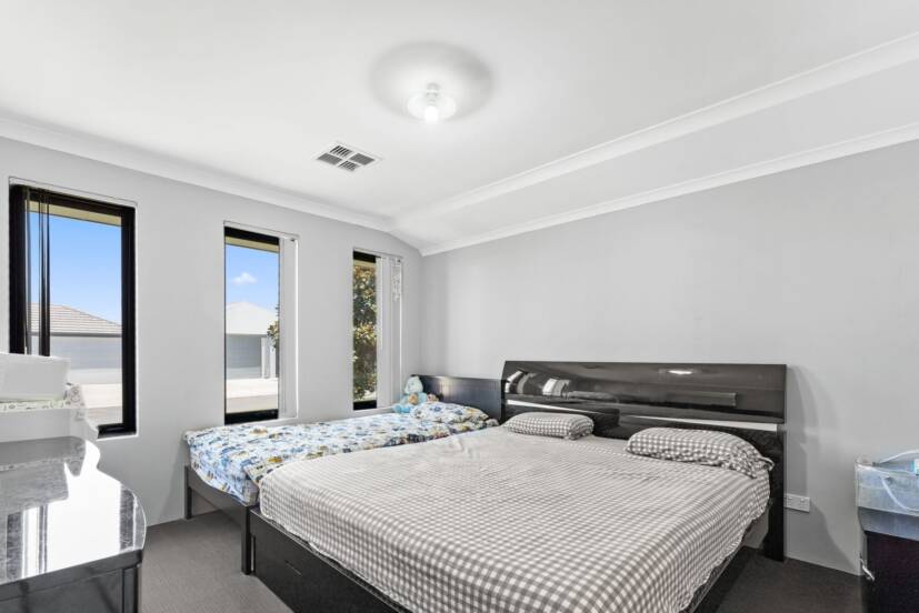4 Buckley Road, BALDIVIS, WA 6171 AUS