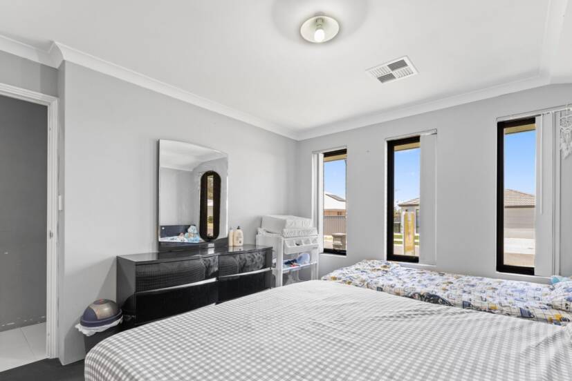 4 Buckley Road, BALDIVIS, WA 6171 AUS