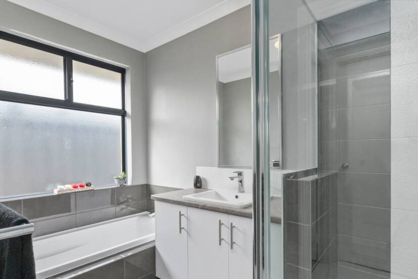 4 Buckley Road, BALDIVIS, WA 6171 AUS