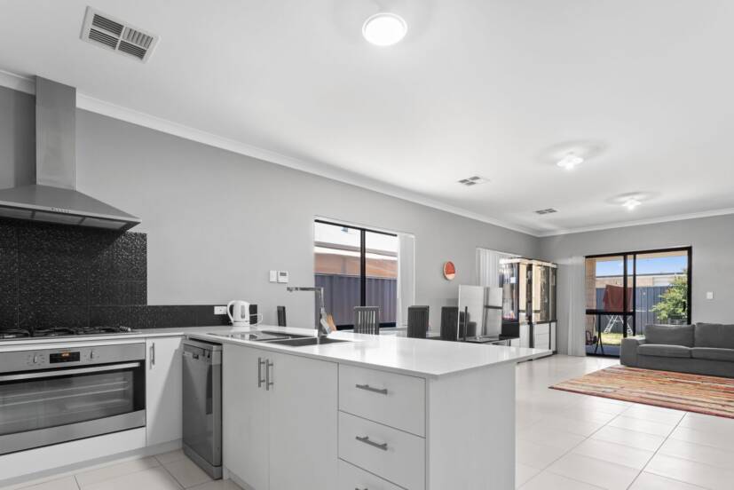 4 Buckley Road, BALDIVIS, WA 6171 AUS