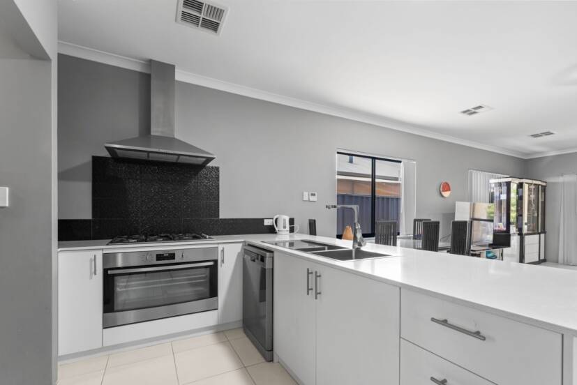 4 Buckley Road, BALDIVIS, WA 6171 AUS