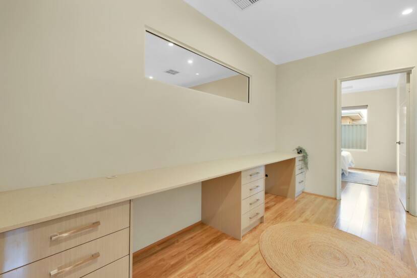 9 Sackler Link, PIARA WATERS, WA 6112 AUS