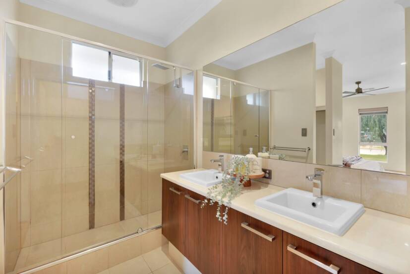 9 Sackler Link, PIARA WATERS, WA 6112 AUS