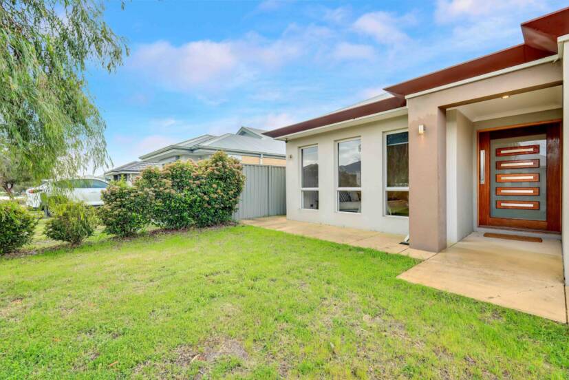 9 Sackler Link, PIARA WATERS, WA 6112 AUS
