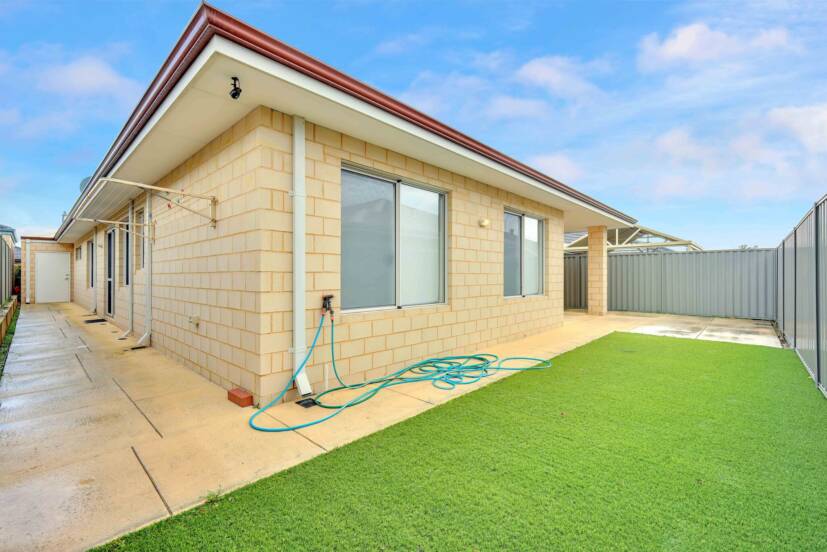 9 Sackler Link, PIARA WATERS, WA 6112 AUS