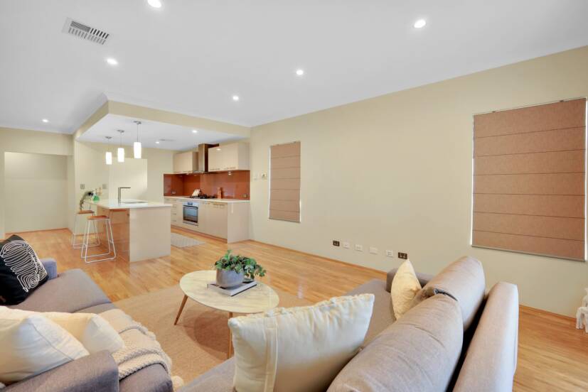 9 Sackler Link, PIARA WATERS, WA 6112 AUS