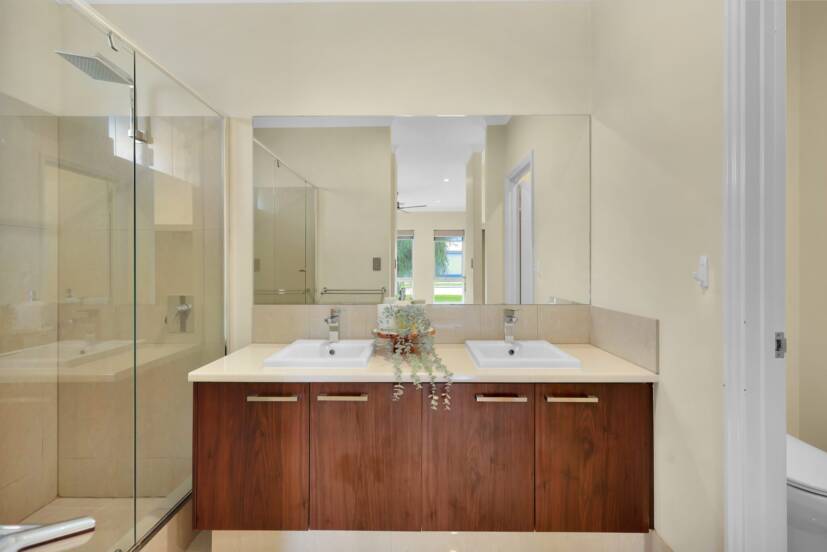 9 Sackler Link, PIARA WATERS, WA 6112 AUS