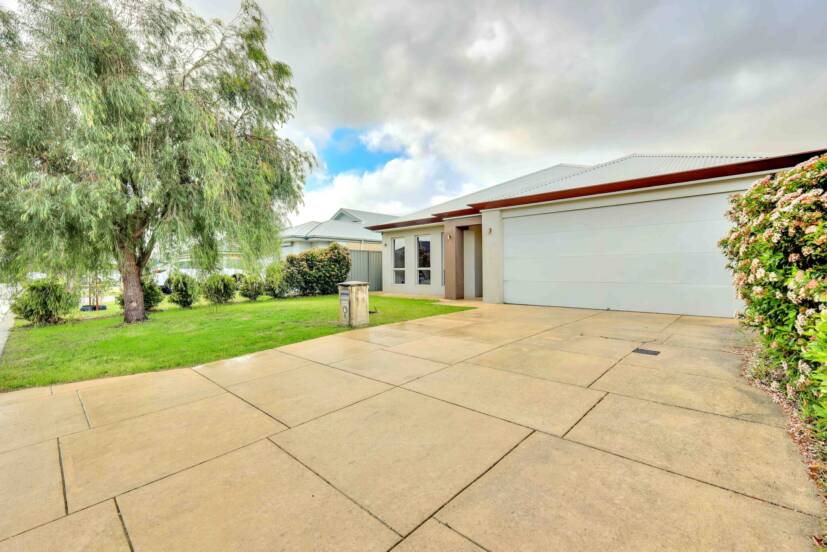 9 Sackler Link, PIARA WATERS, WA 6112 AUS