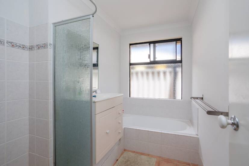 61 Grand Parade, REDCLIFFE, WA 6104 AUS