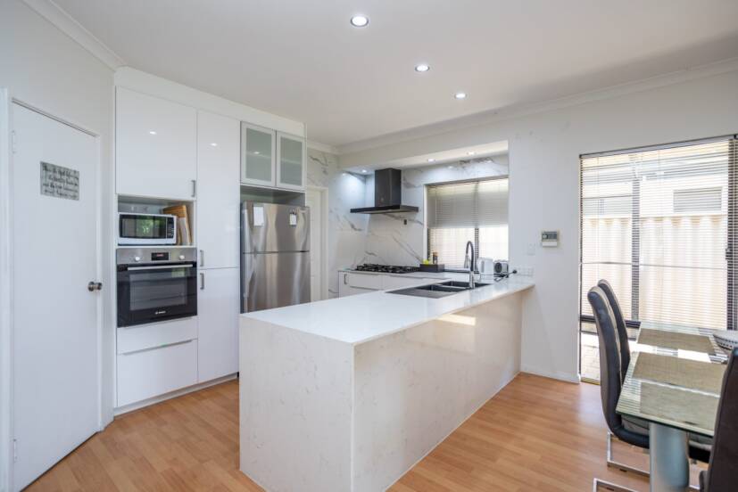 61 Grand Parade, REDCLIFFE, WA 6104 AUS