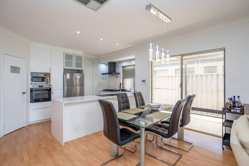 61 Grand Parade, REDCLIFFE, WA 6104 AUS